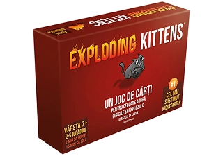 Az Exploding Kittens humoros társasági kártyajáték doboza, rajzfilmfigurás macskaillusztrációval, amely az akciókártyákkal és kiszámíthatatlan fordulatokkal jellemezhető, gyors tempójú kieséses játékmenetet ábrázol